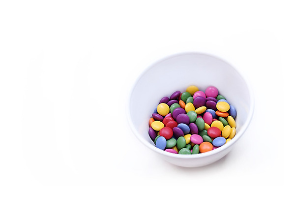 포토 JPG 해외이미지 그릇 식기 음식 분홍색 백그라운드 오렌지 디저트 사탕 사람없음 빨간색 초록색 파란색 컬러풀 알약 노란색 보라색 여러개 흰색 도자기 원형 사발 맛 혼합 설탕 고립 해외202004 해외포토 도형 컬러 다수 컨셉 과일 약 사기그릇 파일형식 이미지허브