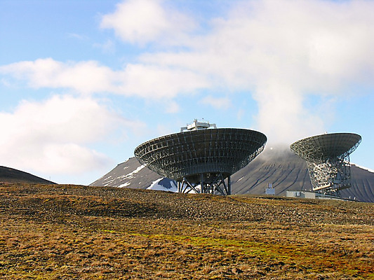 포토 JPG 해외이미지 접시 파도 통신 안테나 노르웨이 사람없음 컴퓨터 우주 봄 망원경 듣기 사막 인공위성 정보 관찰 원형 메시지 역 연결 북극 무선전화기 라디오 신호 전염 시스템 공학 추적 소통 스칸디나비아 네트워킹 해외202004 해외포토 도형 식기 계절 교육 유럽 바다 컨셉 교통시설 모션 전자제품 네트워크 질병 극지방 전화기 감염 파일형식 이미지허브