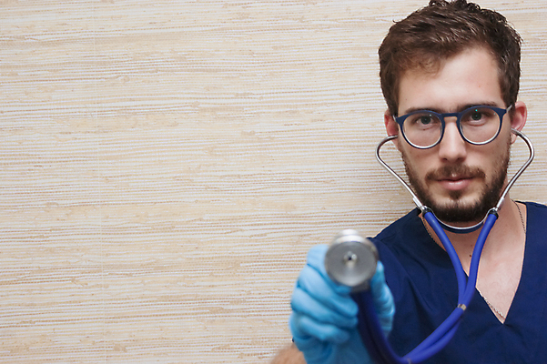 포토 JPG 해외이미지 스튜디오촬영 백인 직업 라이프스타일 응시 남자 행복 중년 유니폼 청진기 청소년 실내 병원 한명 서기 사람 아웃포커스 약 건강관리 의사 잡기 실험복 작업 전문직 흰배경 돌봄 남자한명만 카피스페이스 해외202004 해외포토 서양인 1 시선 옷 감정 백그라운드 의학 의료기기 모션 촬영기법 건강 관리 성인 내부 생활 공백 의료진 흰색 가운 남자만 파일형식 이미지허브