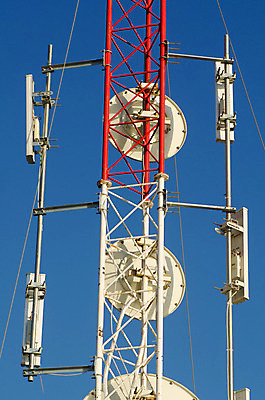 포토 JPG 해외이미지 접시 통신 하늘 안테나 사람없음 세로 탑 금속 장비 과학기술 묘사 봉 발판 돛대 전송 송신기 철강 해외202004 해외포토 식기 건축물 재질 기술 파일형식 이미지허브