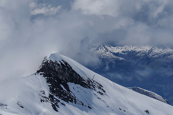 포토 JPG 해외이미지 나무 옷 유럽 산업 스포츠 여행 신발 모션 자연 휴가 산 부츠 건강 사람없음 야외 여름 운동 자전거 일몰 트래킹 하이킹 장비 운전 자유 헬멧 버드나무 시력 상승 천국 산악자전거 해외202004 해외포토 식물 계절 나라 컨셉 레저 노을 바이크 보호장비 생태계 파일형식 이미지허브