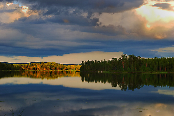 포토 JPG 해외이미지 구름 호수 사람없음 파란색 태양 폭풍 폭풍우 해외202004 해외포토 자연요소 컬러 날씨 비_날씨 자연재해 파일형식 이미지허브