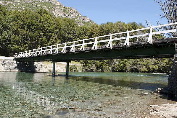 포토 JPG 해외이미지 식물 도로 호수 자연 풍경 사람없음 건물 태양 남아메리카 생태계 아르헨티나 내추럴 생태학 해외202004 해외포토 자연요소 건축물 교육 길 교통시설 아메리카 파일형식 이미지허브