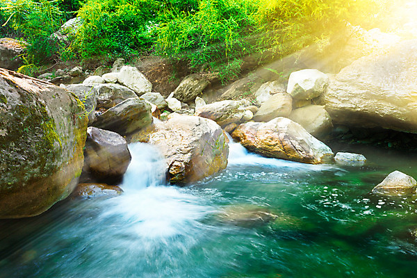 포토 JPG 해외이미지 자연 풍경 사람없음 물 평화 폭포 바위 개울 소프트포커스 작음 암초 해외202004 해외포토 자연요소 컨셉 촬영기법 강 크기 생태계 파일형식 이미지허브