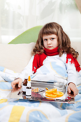 포토 JPG 해외이미지 백인 딸 어린이 오렌지 쟁반 건강 한명 사람 빨간색 금발 알약 약 목도리 유치원 고통 추위 환자 슬픔 흰색 자녀 침대 열 바이러스 좌절 질병 작음 담요 싱글 분무기 돌봄 해외202004 해외포토 서양인 1 헤어스타일 잡화 교육 감정 컬러 가구 컨셉 과일 의학 가족 모션 크기 파일형식 이미지허브