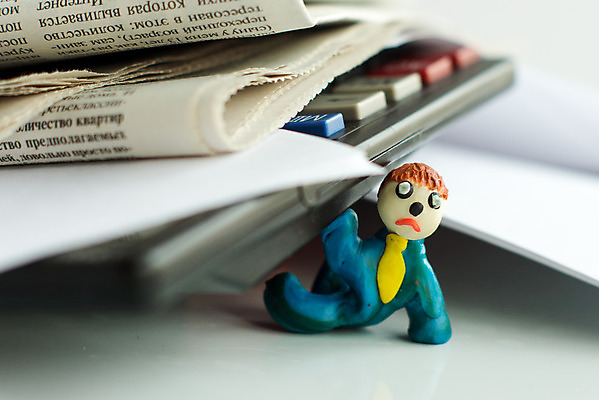 포토 JPG 해외이미지 모양 1 남자 감정 컨셉 비즈니스 설계 스트레스 주택 피곤 사람 앉기 사람없음 금융 숫자 3D 자료 기계 저축 계산기 작업 비즈니스맨 수학 막대기 계산 시장 좌절 주식 만화 심볼 분석 고민 서식 문서 두통 결제 파산 대출 빚 세금 키패드 해외202004 해외포토 문자 교과목 모션 문구용품 건물 경제 장비 직장인 질병 디지털합성 파일형식 이미지허브