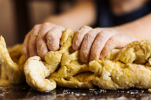 포토 JPG 해외이미지 모양 라이프스타일 손 어린이 음식 빵 스포츠 장난 손가락 놀이 탁자 휴가 손바닥 요리 한명 사람 쿠키 주방 터치 축하 아기 굽기 준비 반죽 밀가루 밀가루반죽 걸음마 커터 핸드메이드 혼란 해외202004 해외포토 1 가구 컨셉 모션 디저트 생활 신체부위 가루 구이 파일형식 이미지허브