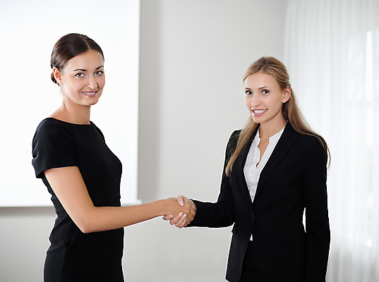 포토 JPG 해외이미지 직업 손 응시 여자 행복 2 회사 비즈니스 성공 노동자 악수 함께함 서기 미소 사람 정장 성인 두명 사무실 기쁨 거래 축하 인사 업무 비즈니스우먼 토론 종업원 동료 흔들림 환영 경영 정중 해외202004 해외포토 시선 옷 감정 컨셉 관계 모션 표정 손짓 신체부위 예절 작업 직장인 파일형식 이미지허브