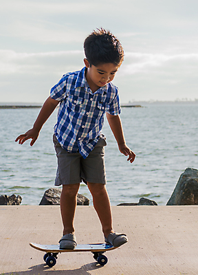 포토 JPG 해외이미지 공원 호수 어린이 놀이 관리 한명 동양인 소년 아기 태평양 해외202004 해외포토 1 공공시설 남자 바다 사람 인종 파일형식 이미지허브