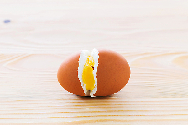 포토 JPG 해외이미지 1 음식 백그라운드 컨셉 다이어트 재료 자연 탁자 건강 요리 사람없음 목재 노란색 주방 계란 식사 치킨 껍질 흰색 신선 아침식사 먹기 유기농 반쪽 노른자 내추럴 고립 깨짐 끓이기 단백질 삶기 암탉 해외202004 해외포토 나무 웰빙 컬러 가구 모션 알 닭 암컷 생태계 닭고기요리 영양소 파일형식 이미지허브