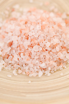 포토 JPG 해외이미지 음식 분홍색 잎 재료 자연 산 건강 손바닥 요리 사람없음 목재 장식 빨간색 초록색 주방 흰색 조미료 선택 맛 묘사 소금 내추럴 히말라야 해외202004 해외포토 나무 식물 손 컬러 컨셉 생태계 향미료 파일형식 산맥 이미지허브