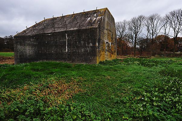 포토 JPG 해외이미지 밭 사람없음 초록색 가을 성 보호 군용 전쟁 콘크리트 해외202004 해외포토 건축물 계절 컬러 컨셉 농업 군대 파일형식 이미지허브