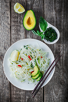 포토 JPG 해외이미지 스튜디오촬영 식기 음식 다이어트 채소 재료 파스타 사람없음 초록색 컬러풀 식사 저녁식사 샐러드 시골 신선 면 변화 상추 상쾌 유기농 날것 호두 라임 부추 후추 생강 아보카도 건강식 점심식사 채식주의자 콜라비 핸드메이드 개조 해외202004 해외포토 웰빙 감정 컬러 컨셉 과일 서양음식 실내 건강 견과류 향신료 채식 파일형식 이미지허브