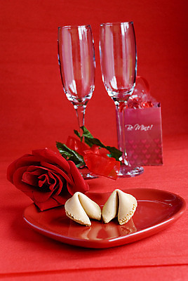 포토 JPG 해외이미지 모양 계절 감정 안경 2 유리 휴가 미래 기념 함께함 발렌타인데이 선물 사랑 사람 사람없음 빨간색 단어 빛 쿠키 하트 마음 인사 재산 유혹 기회 열정 해외202004 해외포토 문자 잡화 컬러 컨셉 데이이벤트 재질 디저트 금융 예절 파일형식 이미지허브