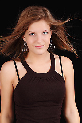 포토 JPG 해외이미지 백인 1 여자 행복 얼굴 바람 한명 사람 성인 금발 머리 검은색 흰색 치아 자르기 내추럴 고립 해외202004 해외포토 자연요소 서양인 헤어스타일 감정 컬러 모션 날씨 신체부위 소화기관 파일형식 이미지허브