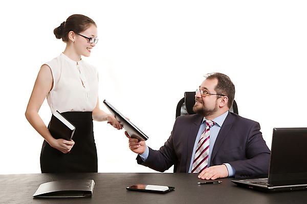 포토 JPG 해외이미지 백인 셔츠 2 비즈니스 탁자 노동자 실내 협상 사람 정장 두명 노트북 컴퓨터 사무실 흰색 업무 비즈니스맨 비즈니스우먼 책상 계약 문서 쇼 비서 해외202004 해외포토 서양인 직업 옷 여자 남자 컬러 가구 상의 내부 전자제품 작업 직장인 파일형식 이미지허브