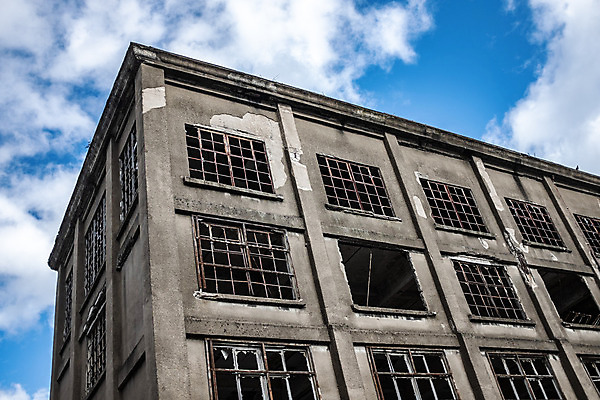 포토 JPG 해외이미지 식물 외관 산업 벽 건축양식 창문 공장 유리 사람없음 건물 경제 손상 도시 떨어짐 아스팔트 버리기 창고 부식 폐허 그런지 깨짐 빈민가 썩음 옛날 우울증 콘크리트 파멸 해외202004 해외포토 건축물 건축 도로 컨셉 공업 모션 재질 질병 파일형식 소멸 이미지허브