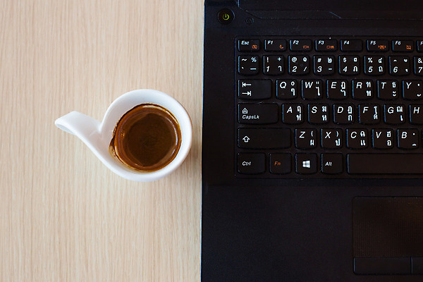 포토 JPG 해외이미지 교육 커피 음료 백그라운드 컨셉 인터넷 비즈니스 통신 탁자 직장 사람없음 목재 컵 노트북 컴퓨터 사무실 펜 우주 스크린 모니터 공책 힘 공백 머그컵 키보드 업무 메시지 책상 공지사항 에스프레소 패드 단절 해외202004 해외포토 나무 식기 가구 회사 재료 문구용품 전자제품 필기구 작업 파일형식 이미지허브