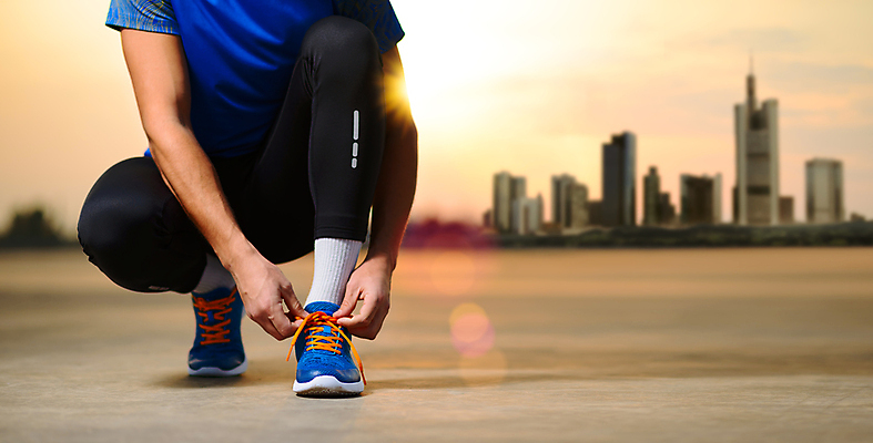 포토 JPG 해외이미지 라이프스타일 남자 신발 건강 한명 앉기 성인 야외 달리기 조깅 고층빌딩 자유 닫기 떨어짐 탈출 연습 시작 준비 스카이라인 단절 무료 성인남자한명만 수평선 해외202004 해외포토 1 컨셉 모션 사람 빌딩 생활 운동 남자한명만 성인남자만 파일형식 이미지허브