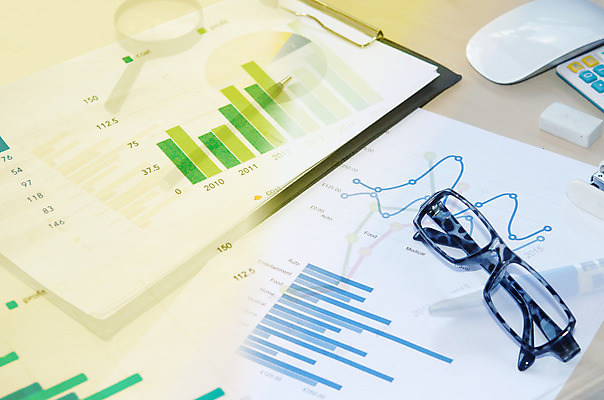 포토 JPG 해외이미지 종이 비즈니스 통계 성공 그래프 사람없음 금융 경제 사무실 펜 자료 성장 시장 주식 분석 보고서 투자 이익 회계 경영 계좌 목차 해외202004 해외포토 컨셉 필기구 파일형식 이미지허브