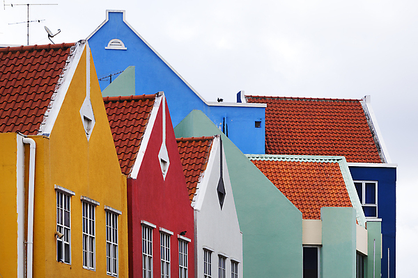 포토 JPG 해외이미지 전통 외관 건축양식 휴가 주택 사람없음 건물 빨간색 초록색 파란색 컬러풀 노란색 도시 센터 재산 도심 땅 네덜란드 타운 식민지 옛날 스타일 해외202004 해외포토 건축물 건축 유럽 컬러 금융 파일형식 이미지허브
