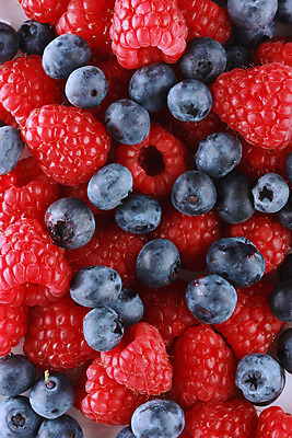 포토 JPG 해외이미지 열매 음식 과일 자연 디저트 사람없음 가로 빨간색 신선 달콤 맛 유기농 블루베리 산딸기 부드러움 내추럴 숙성 해외202004 해외포토 식물 웰빙 컬러 컨셉 감각 생태계 파일형식 이미지허브