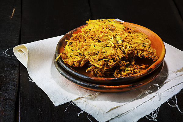 포토 JPG 해외이미지 전통 접시 유럽 백그라운드 채소 탁자 양파 감자 실내 요리 사람없음 목재 갈색 식사 저녁식사 봄 튀김 시골 황금 맛 아침식사 인도인 스위스 준비 슛 점토 카레 팬케이크 점심식사 채식주의자 핸드메이드 해외202004 해외포토 외국인 나무 식기 계절 나라 음식 컬러 가구 컨셉 재료 동양인 내부 케이크 채식 파일형식 이미지허브