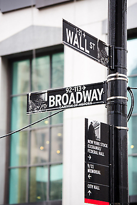 포토 JPG 해외이미지 산업 벽 돈 비즈니스 새로움 거리 사람없음 금융 경제 미국 깃발 도시 센터 시장 도심 주식 심볼 메인 사인 무역 뉴욕 투자 지역 맨해튼 애국심 경영 브로드웨이 전국 해외202004 해외포토 컨셉 북아메리카 재산 파일형식 이미지허브