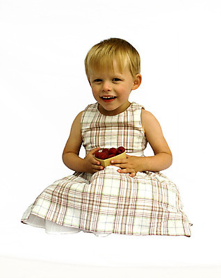 포토 JPG 해외이미지 1 라이프스타일 여자 열매 행복 얼굴 어린이 음식 과일 디저트 건강 한명 미소 사람 여름 흰색 신선 잡기 달콤 맛 작음 상쾌 산딸기 고립 숙성 해외202004 해외포토 식물 계절 감정 컬러 컨셉 모션 표정 생활 신체부위 크기 파일형식 이미지허브