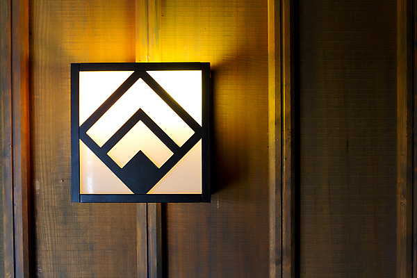 포토 JPG 해외이미지 벽 유리 조명 사람없음 목재 빛 금속 복도 정사각형 특별함 해외202004 해외포토 도형 나무 컨셉 재료 재질 파일형식 이미지허브