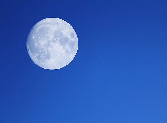 포토 JPG 해외이미지 사람없음 야외 파란색 보름달 달 야간 해외202004 해외포토 자연요소 컬러 파일형식 이미지허브