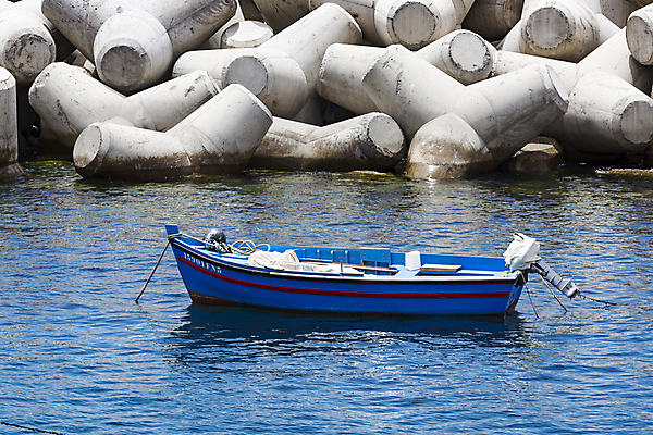 포토 JPG 해외이미지 유럽 선 벽 파도 바다 백그라운드 사다리 벽돌 안전 사람없음 물 파란색 항구 힘 블록 바위 보호 큼 바리케이드 댐 포르투갈 묘사 방파제 포트 무거움 대서양 고체 꼬투리 단절 콘크리트 해외202004 해외포토 자연요소 공공시설 나라 컬러 컨셉 교통시설 돌_바위 도구 무게 크기 파일형식 이미지허브