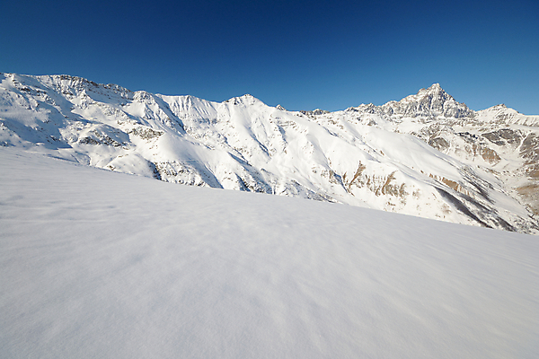 포토 JPG 해외이미지 계절 겨울 자연 스키 휴식 산 파노라마 풍경 사람없음 야외 계곡 냉동 얼음 침묵 이탈리아 탐험 흰색 황무지 고독 순수 산등성이 빙하 서리 산봉우리 무한 웅장함 제설기 산맥 해외202004 해외포토 자연요소 감정 유럽 컬러 컨셉 겨울스포츠 촬영기법 소리 생태계 봉우리 제설 파일형식 이미지허브