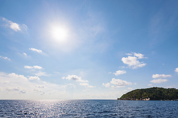 포토 JPG 해외이미지 구름 아시아 파도 바다 섬 여행 백그라운드 태국 자연 하늘 표면 풍경 사람없음 야외 물 여름 파란색 빛 햇빛 태양 반사 평화 우주 환경 맑음 흰색 만 투명 안다만 푸켓 수평선 해외202004 해외포토 자연요소 계절 나라 컬러 컨셉 날씨 생태계 파일형식 이미지허브
