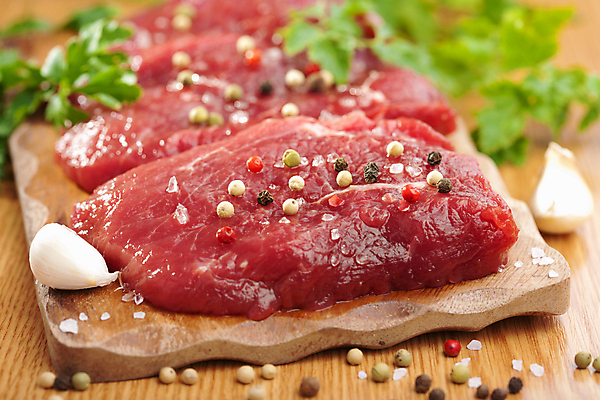 포토 JPG 해외이미지 잡화 음식 조각 다이어트 재료 근육 파슬리 건강 육류 스테이크 요리 비프스테이크 사람없음 목재 빨간색 초록색 주방 저녁식사 소고기 신선 조미료 혈액 자르기 허리 향신료 준비 날것 소금 후추 등심 송아지고기 해외202004 해외포토 나무 컬러 채소 식재료 모션 서양음식 신체부위 식사 향미료 파일형식 이미지허브