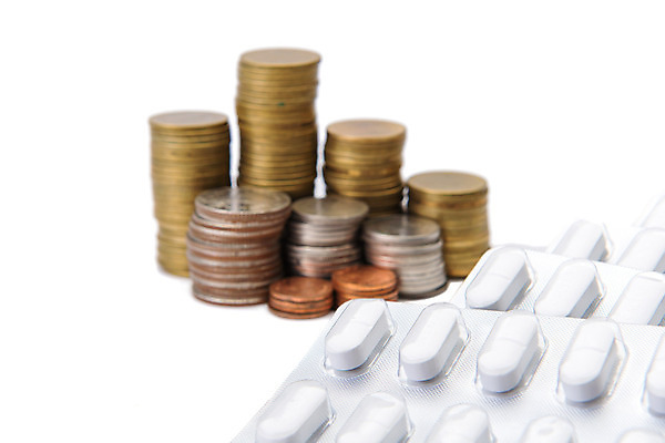 포토 JPG 해외이미지 종이 컨셉 돈 비즈니스 그래프 건강 병원 사람없음 금융 경제 알약 약 쌓기 동전 장비 시험 의사 흰색 기구 하트 긴급 재산 황금 맥박 질병 계산서 고립 돌봄 심장병 해외202004 해외포토 모양 교육 컬러 의학 모션 의료진 파일형식 이미지허브