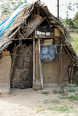 포토 JPG 해외이미지 여자 남자 아시아 어린이 여행 패턴 밭 노동자 사람 사람없음 야외 경제 컬러풀 계단 마을 시골 도시 업무 위생 질병 가난 충돌 인도인 실업 질감 부족 교외 빈민가 소셜 이슈 인구 해외202004 해외포토 외국인 직업 나라 컬러 컨셉 무늬 농업 비즈니스 의학 동양인 작업 파일형식 이미지허브