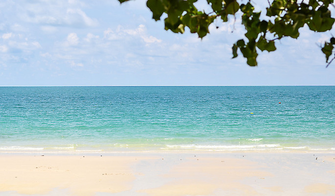 포토 JPG 해외이미지 나무 구름 모래 바다 여행 잎 자연 하늘 휴가 휴식 풍경 사람없음 야외 물 여름 파란색 햇빛 태양 평화 맑음 흰색 내추럴 파라다이스 해외202004 해외포토 자연요소 식물 계절 컬러 컨셉 날씨 생태계 파일형식 이미지허브