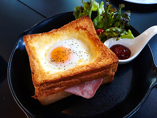 포토 JPG 해외이미지 전통 음식 빵 아침 샌드위치 요리 사람없음 계란 식사 샐러드 아침식사 햄 토스트 베이컨 노른자 핸드메이드 해외202004 해외포토 주간 육류 돼지고기 알 파일형식 이미지허브