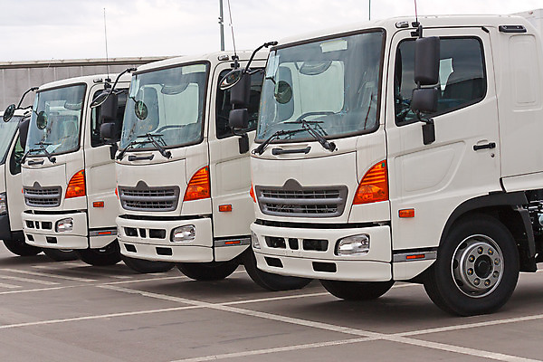 포토 JPG 해외이미지 산업 도로 교통시설 자동차 하늘 새로움 사람없음 숫자 금속 트럭 화물 주차 오브젝트 그림 해외202004 해외포토 문자 길 육상교통 교통 컨셉 재질 운송업 시설 파일형식 이미지허브