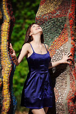 포토 JPG 해외이미지 백인 손 공원 여자 행복 유럽 손가락 자연 성공 한명 웃음 사람 야외 초록색 여름 파란색 금발 활발 엄지손가락 최고 치아 심볼 사인 만족 싱글 긍정 쇼 해외202004 해외포토 서양인 1 헤어스타일 계절 공공시설 감정 나라 컬러 컨셉 표정 신체부위 소화기관 생태계 파일형식 이미지허브