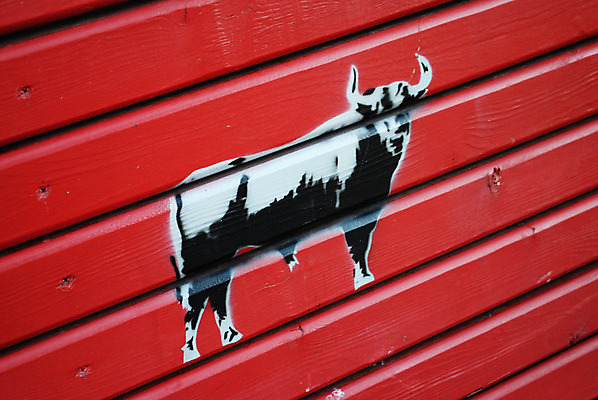 포토 JPG 해외이미지 조각 농업 사람없음 시골 그래피티 황소 해외202004 해외포토 산업 소 낙서 그림 파일형식 이미지허브