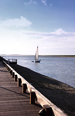 포토 JPG 해외이미지 구름 바다 요트 하늘 풍경 사람없음 강 항구 프랑스 성자 운하 포트 채널 해외202004 해외포토 자연요소 유럽 종교 배_교통 교통시설 파일형식 이미지허브
