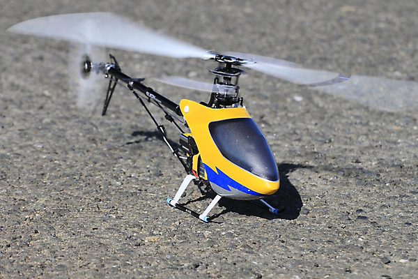 포토 JPG 해외이미지 모델 백그라운드 취미 사람없음 장난감 노란색 기계 미니어처 게임 헬리콥터 통제 속도 라디오 프로펠러 현실 해외202004 해외포토 컬러 놀이 비행기 전자제품 모형 파일형식 이미지허브