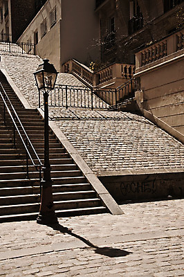 포토 JPG 해외이미지 실루엣 유럽 여행 건축양식 하늘 지붕 휴가 거리 사람 사람없음 야외 건물 세로 빛 계단 검은색 산책 프랑스 흰색 램프 죽음 도시 언덕 사인 프랑스어 종료 옛날 파리(프랑스) 해외202004 해외포토 문자 건축물 건축 나라 컬러 휴식 조명 촬영기법 파일형식 이미지허브