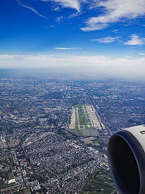 포토 JPG 해외이미지 아시아 여행 태국 비행기 안테나 사람없음 안개 도시 공항 도착 항공 방콕 엔진 예산 해외202004 해외포토 나라 통신 항공교통 교통시설 날씨 대중교통 파일형식 이미지허브
