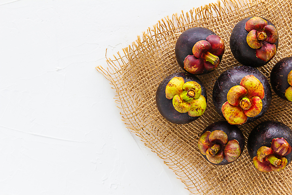 포토 JPG 해외이미지 실내 사람없음 신선 열대과일 흰배경 망고스틴 카피스페이스 해외202004 해외포토 백그라운드 과일 내부 공백 흰색 파일형식 이미지허브