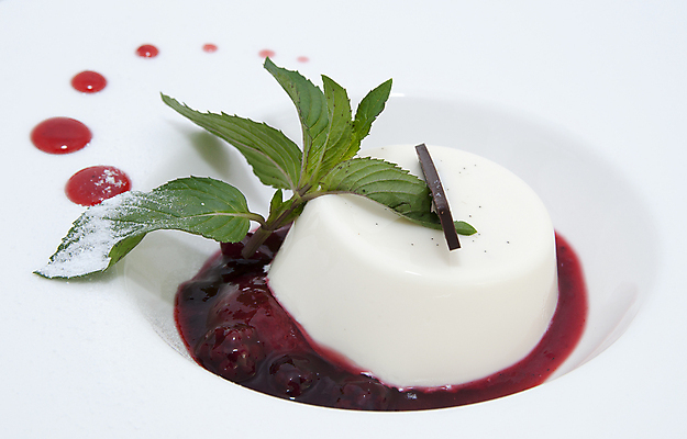 포토 JPG 해외이미지 접시 음식 포크 과일 재료 부분 디저트 사탕 사람없음 빨간색 여름 케이크 식당 초콜릿 식사 희망 빵집 사막 달콤 맛 떨어짐 작음 설탕 굽기 크림 시럽 페스츄리 해외202004 해외포토 식기 계절 감정 빵 컬러 컨셉 상점 크기 구이 파일형식 이미지허브