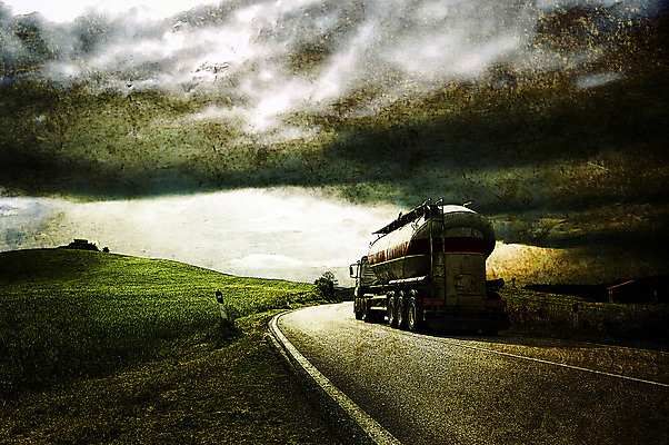 포토 JPG 해외이미지 구름 산업 도로 여행 비즈니스 교통시설 모션 하늘 미술 풍경 사람없음 야외 파란색 황혼 운전 수확 화물 시골 긴급 고속도로 소프트포커스 큼 방향 속도 복고 역동적 캘리포니아 짐차 트레일러 과속 그런지 디젤 블러 해외202004 해외포토 자연요소 길 컬러 교통 컨셉 농업 자동차 문화예술 촬영기법 미국 일몰 운송업 크기 시설 파일형식 이미지허브