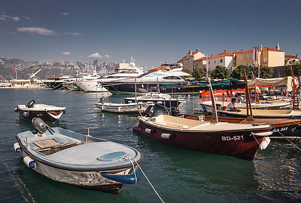 포토 JPG 해외이미지 유럽 바다 여행 요트 낚시 휴가 손바닥 풍경 사람없음 물 여름 항구 수영 기계 산책 기쁨 산책로 도시 보트 고급 주차 서비스 시작 휴양지 몬테네그로 발칸반도 부드바 인기 커터 해외202004 해외포토 자연요소 손 계절 감정 나라 길 컨셉 배_교통 교통시설 레저 휴식 장소 수상스포츠 파일형식 이미지허브